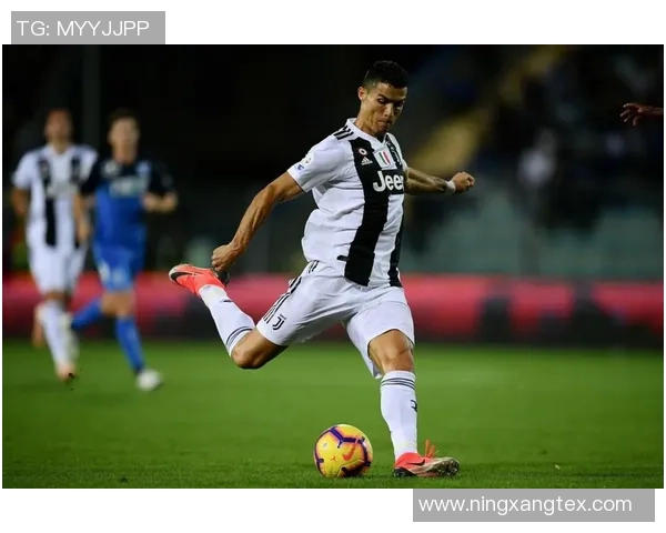 足球历史上的传奇巨星们C罗之前的辉煌岁月与他们的影响力 足球历史上的传奇巨星们C罗之前的辉煌岁月与他们的影响力