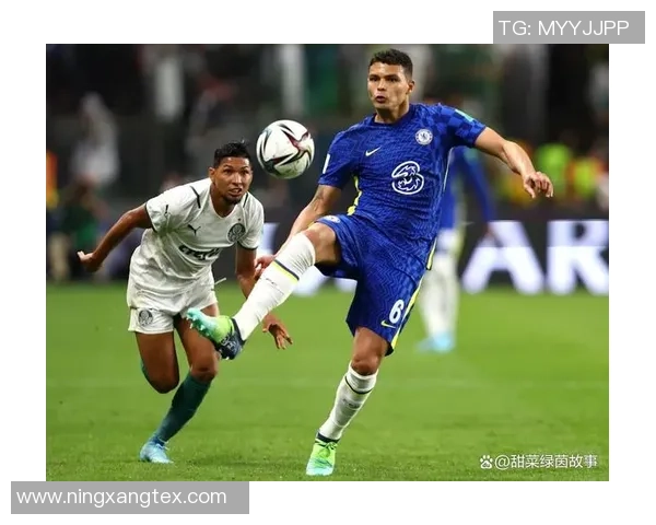 足球明星AI随拍：捕捉绿茵场上的瞬间与激情，展现球员风采与魅力